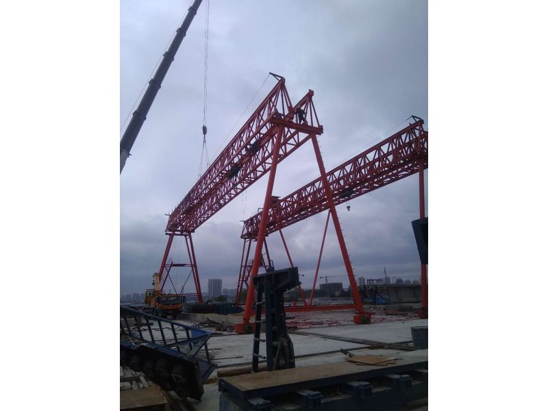 安徽明光至巢湖高速公路滁州段MC-LJ04標，采購高遠重型MG8010t-32m-9m龍門吊二臺、MH10t-32m-9龍門吊三臺生產中