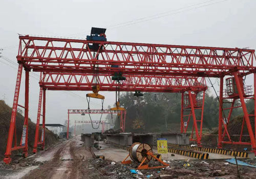 河南龍門吊廠家生產的全包箱式龍門吊即將出廠