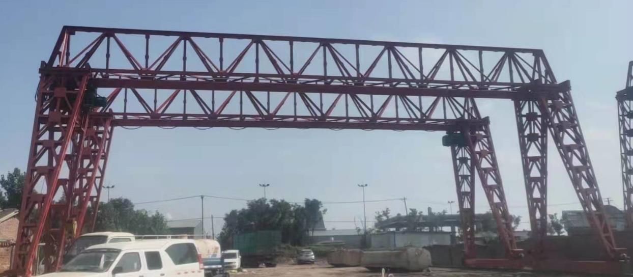 花架龍門吊相較于其他類型的龍門吊有哪些獨特的結構特點？它的組成部分和工作原理是怎樣的？